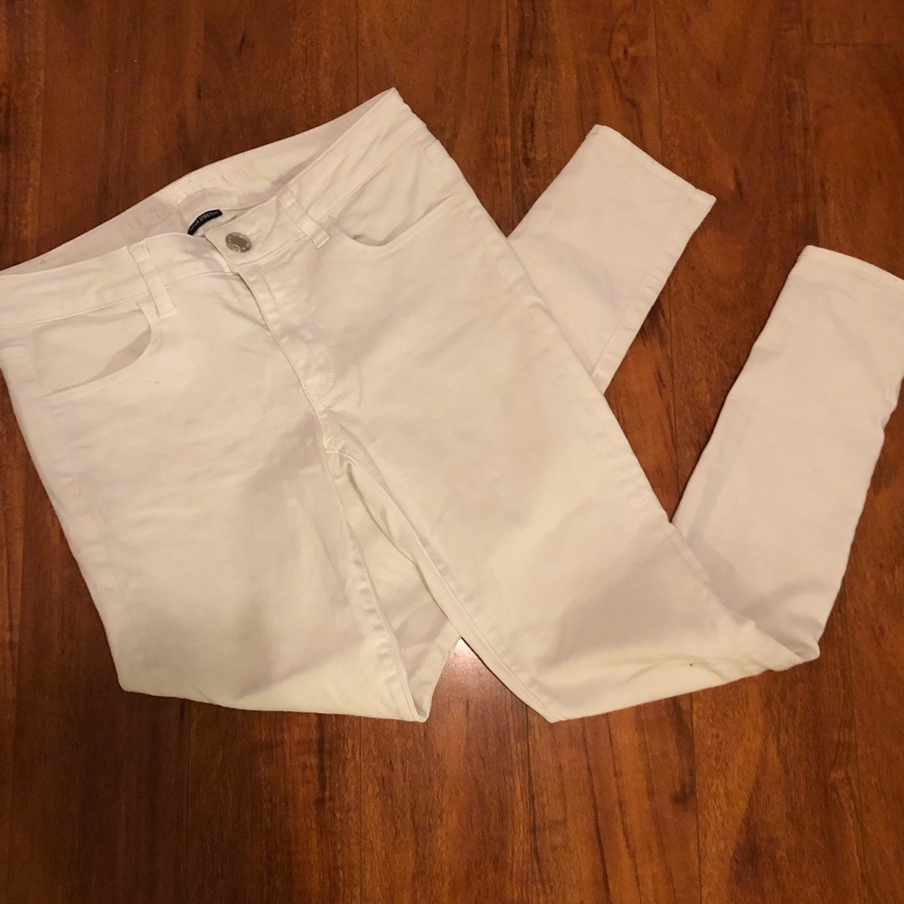 White American Eagle Skinny Jeans